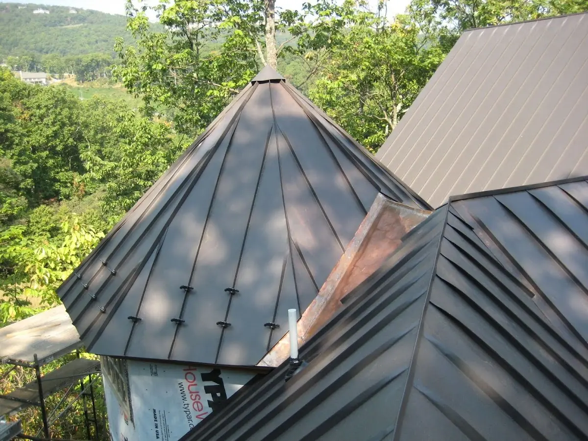 Professional Roof Tarp Installation by Craftsman Roofing in Quintynnes